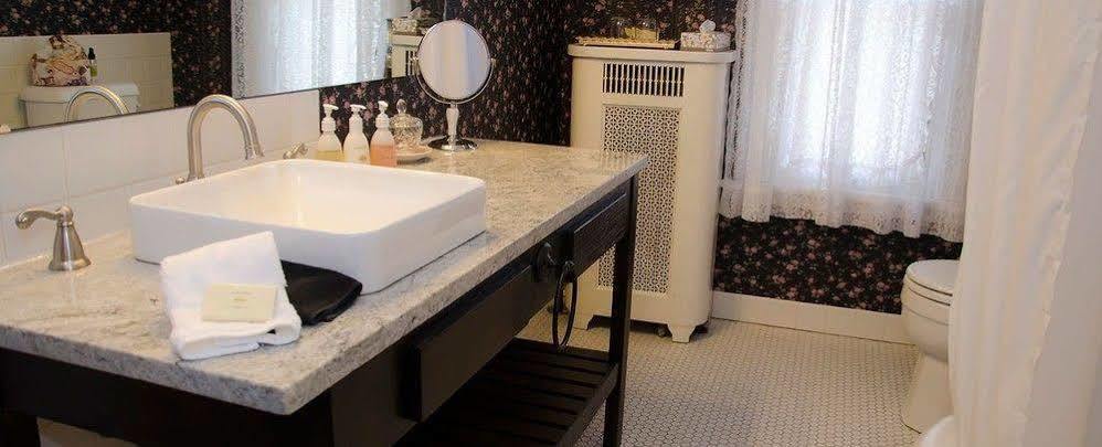 Westby House Inn Экстерьер фото